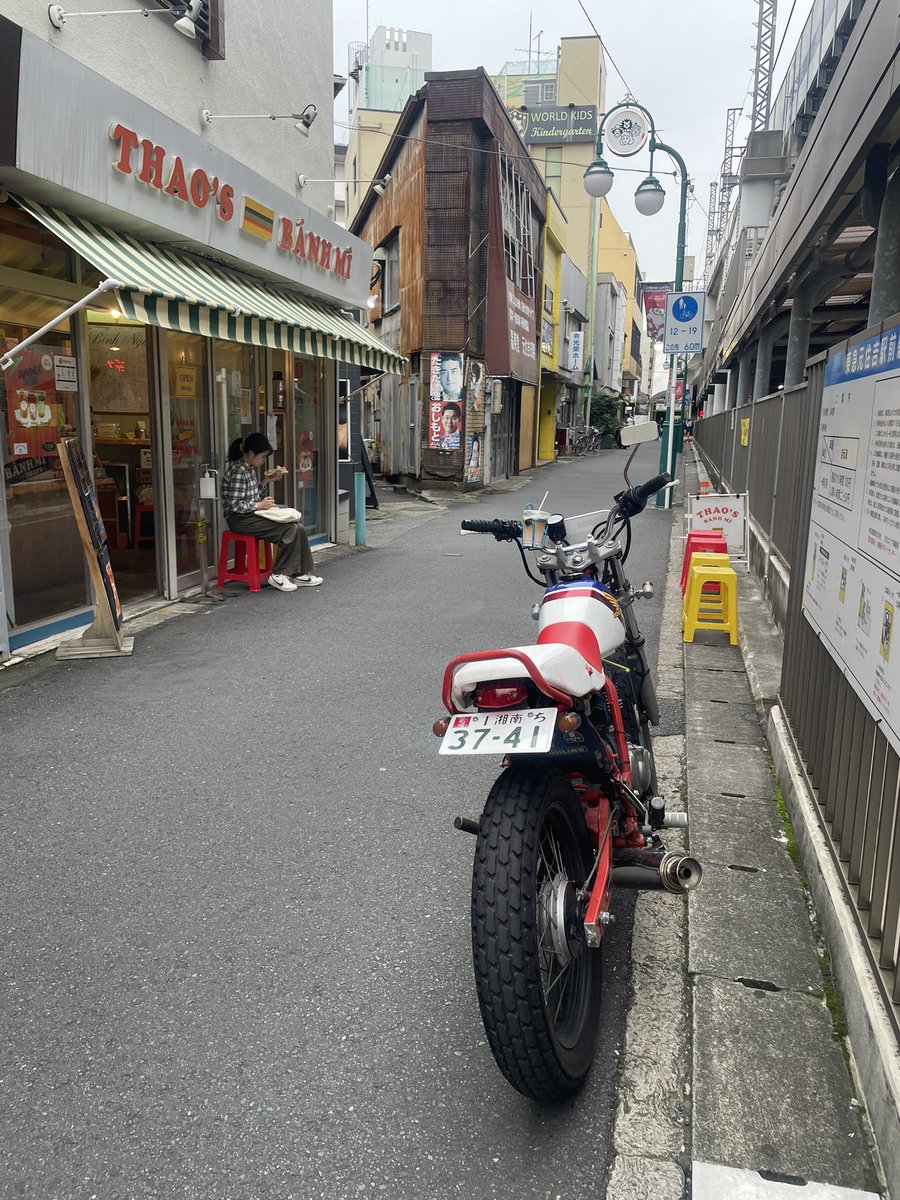 02_85400's tweet photo. マンション解約ツーリング
友達が妹にくれたジェンマも調子いいけどやっぱりこの時代の原付は遅いなぁ
プーリー駆動じゃなく実はチェーン駆動なんだよね
ナンバー取ったし自賠責取ればいつでも乗れるけど俺乗らないし妹バイト代入ったら自賠責取ってくるそうですわ https://t.co/twGrdCDmoB