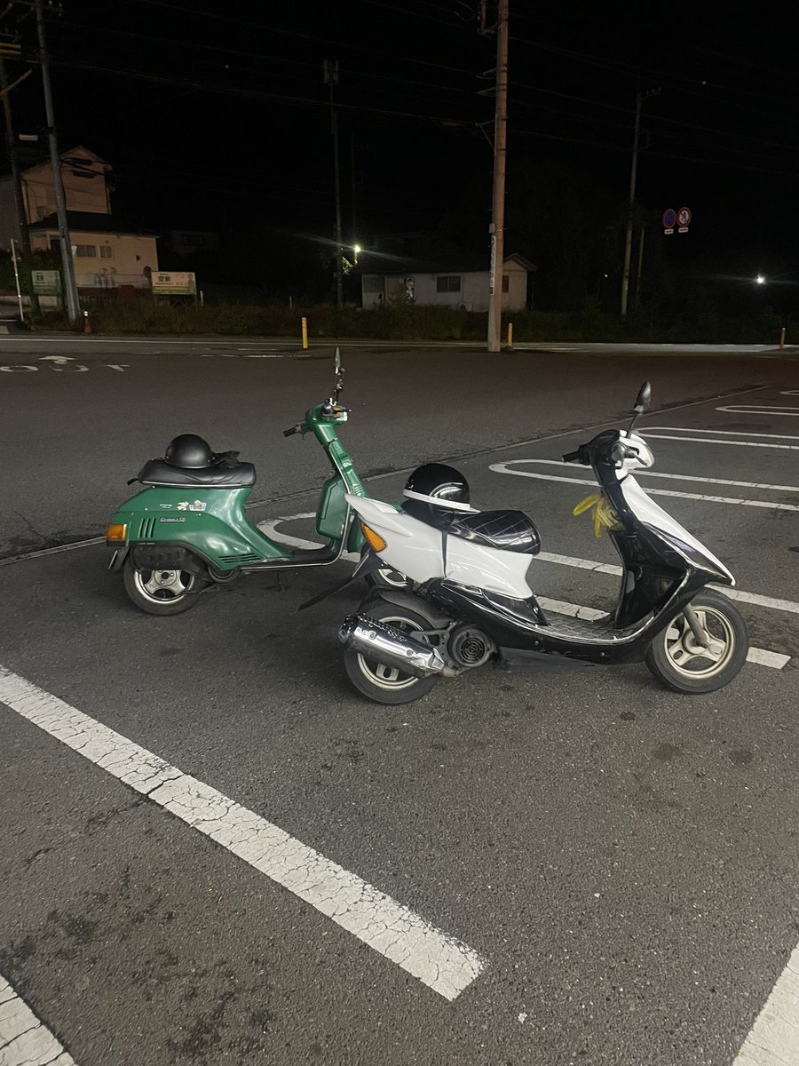 02_85400's tweet photo. マンション解約ツーリング
友達が妹にくれたジェンマも調子いいけどやっぱりこの時代の原付は遅いなぁ
プーリー駆動じゃなく実はチェーン駆動なんだよね
ナンバー取ったし自賠責取ればいつでも乗れるけど俺乗らないし妹バイト代入ったら自賠責取ってくるそうですわ https://t.co/twGrdCDmoB