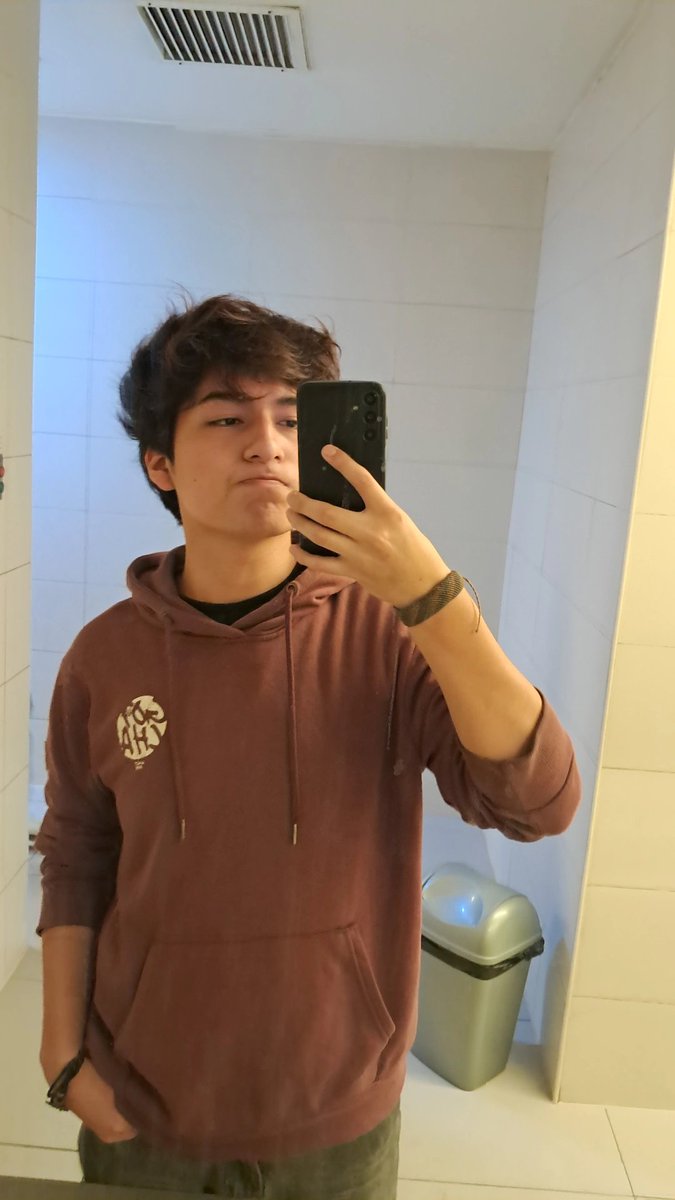Max28164977's tweet photo. @hyuuvita Una selfie mía https://t.co/30tgPIdtGO