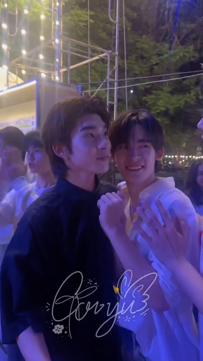 i3beyourbae's tweet photo. โดนแกล้งเลยยกมือกันตรงเมะ แต่ไม่กันความเคะ https://t.co/NOqudxqXrM