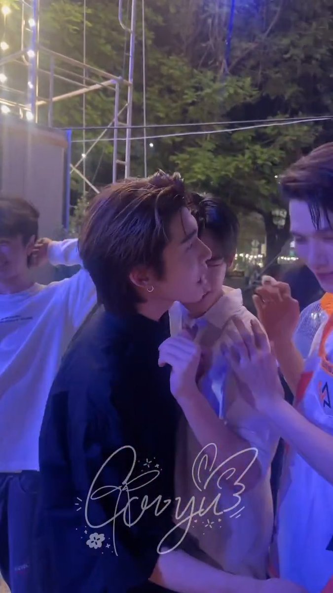 i3beyourbae's tweet photo. โดนแกล้งเลยยกมือกันตรงเมะ แต่ไม่กันความเคะ https://t.co/NOqudxqXrM