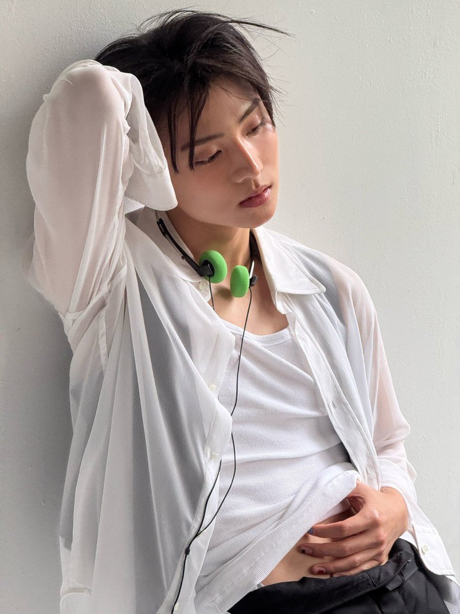 sangwzonn's tweet photo. White on white, green headphones adding a little color to the fit. Hair’s a mess, sleeves are up, and I’m honestly not mad at how this turned out. Wasn’t even trying that hard, but somehow the whole shot came together nicely. https://t.co/3qAUbbO9RZ
