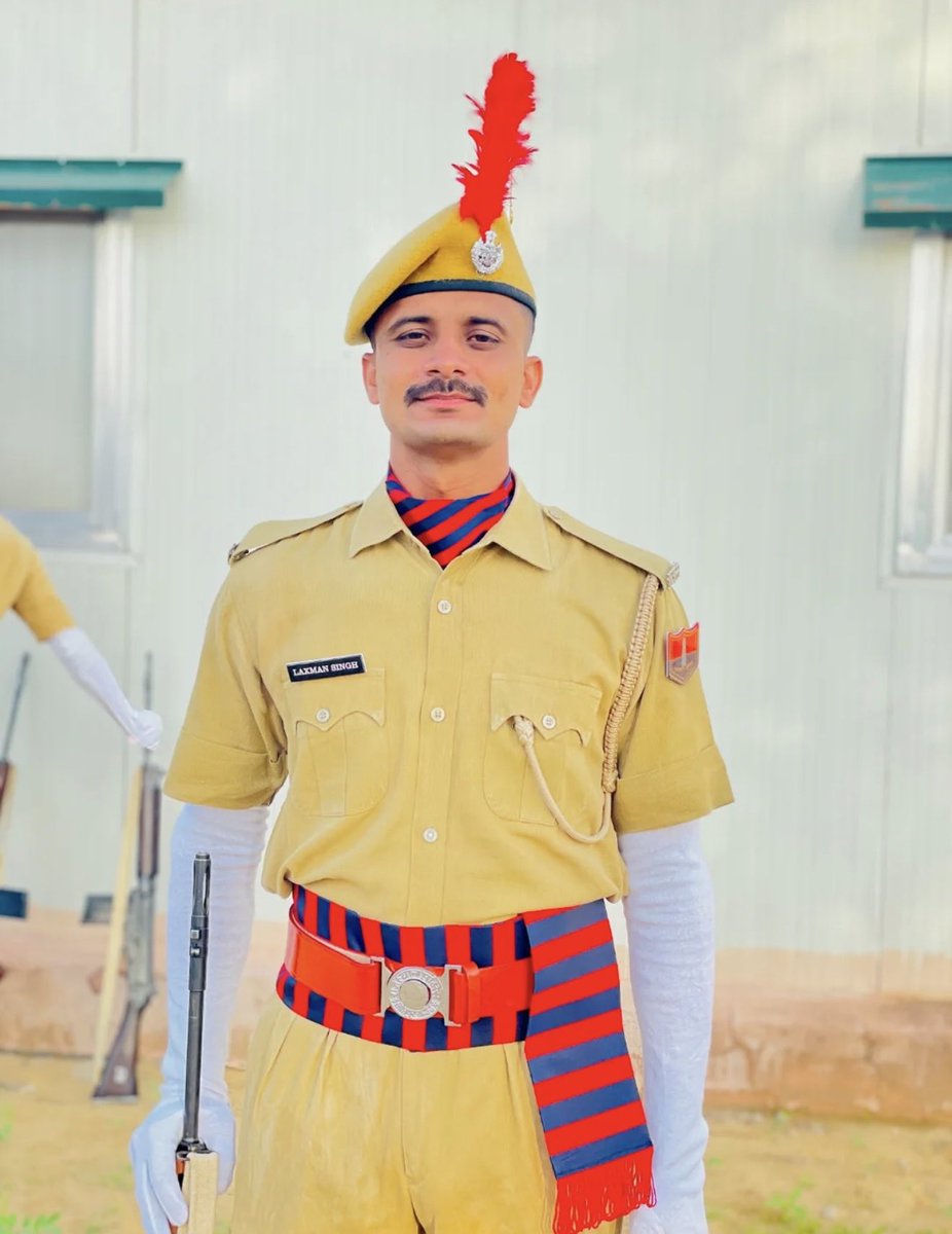 ArvindSBhati9's tweet photo. अनुज श्री लक्ष्मण सिंह अवाय को पुलिस ट्रेनिंग स्कूल, जोधपुर में प्रशिक्षण के दौरान ड्रिल में सर्वश्रेष्ठ स्थान प्राप्त करने एवं पासिंग आउट परेड में सम्मानित होने पर हार्दिक बधाई एवं शुभकामनाएँ।

आपकी यह उपलब्धि परिश्रम, अनुशासन एवं समर्पण का गौरवपूर्ण परिणाम है। उज्ज्वल सेवाकाल एवं स्वर्णिम भविष्य के लिए मंगलकामनाएँ।