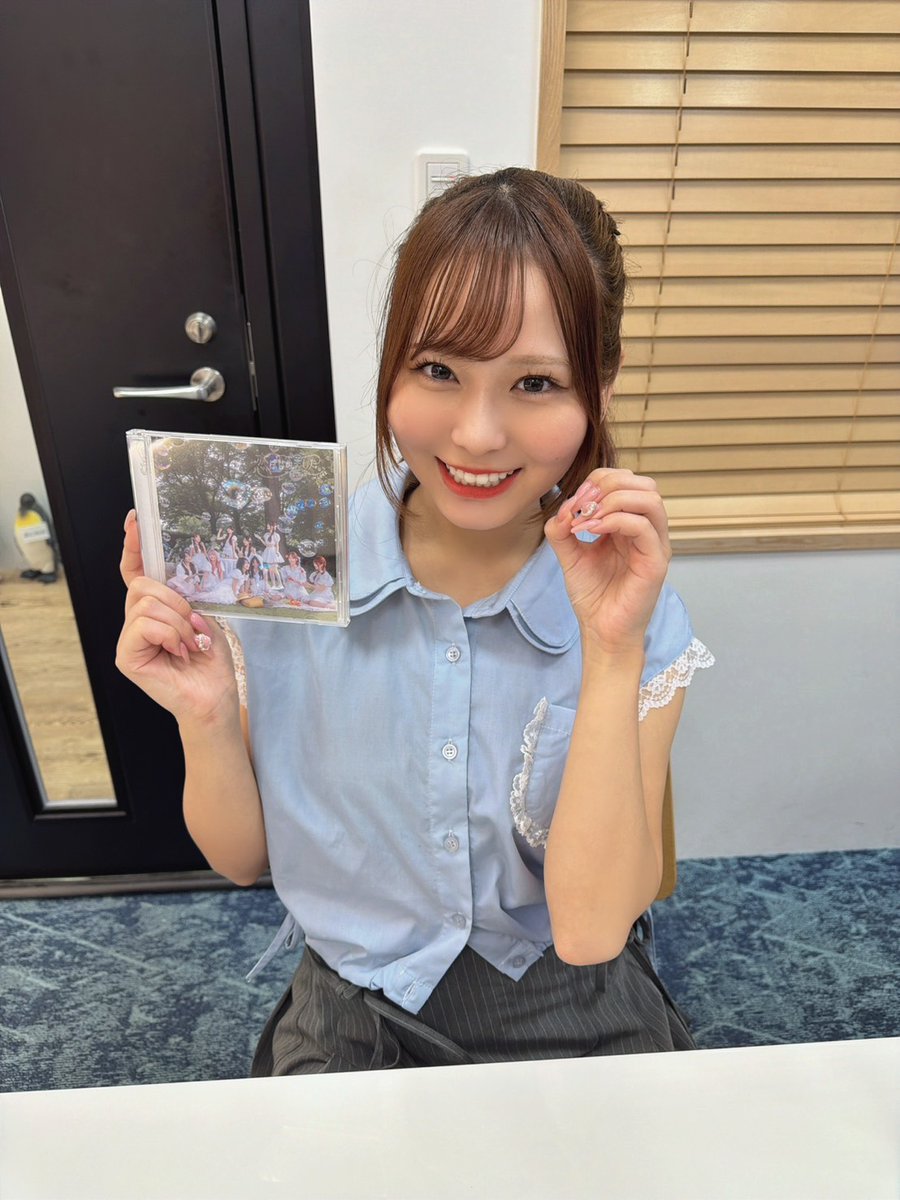 Artistspoken2's tweet photo. ／
🙂‍↕️初めまして大場花菜です。
＼

今週は…花菜ちゃんの青春を彩った
ご存知のあのアーティストについて🎤✨

通学中のテーマソングにしていた曲や、
初めて握手会に行った思い出の場所。
そんな憧れのステージに立つことに😭👏

花菜ちゃんの青春と今がつながる
エピソードをお楽しみに〜😋❣️

🍽️💮 #花菜ちゃんのイマフレランチ
🔗 https://t.co/boCrUdCZrs
🕛 毎週金曜12:00配信
📬 友達感覚でタメ口レター送ってね⭐️
テーマ：ランチドラマ / 懺悔室 / ふつおた
@hana_oba