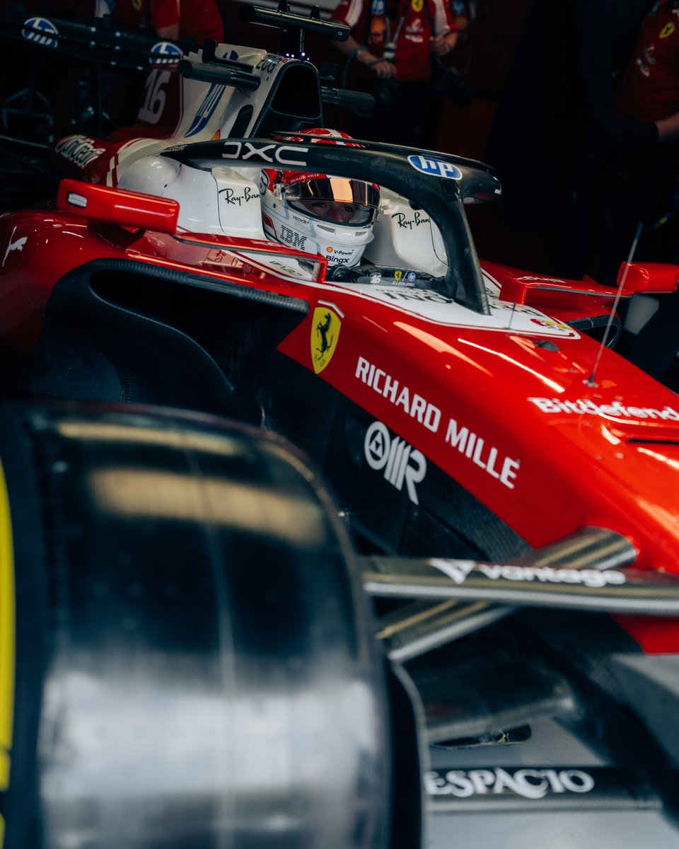 VantageSea's tweet photo. Một chặng đua đáng nhớ 📷📷

Lewis Hamilton xuất sắc cán đích P3, trong khi Charles Leclerc bám sát phía sau ở P4 mang về một cuối tuần thi đấu đầy ấn tượng cho Đối tác Chính thức của Vantage, Scuderia Ferrari HP

Tốc độ, bản lĩnh và sự chính xác trong từng khoảnh khắc 📷
Thêm một bước tiến mạnh mẽ của cả đội trên hành trình phía trước.

#VantageXScuderiaFerrariHP #VantageVietnam #VantageMarkets #F1 #Formula1 #BahrainGP #Sepang