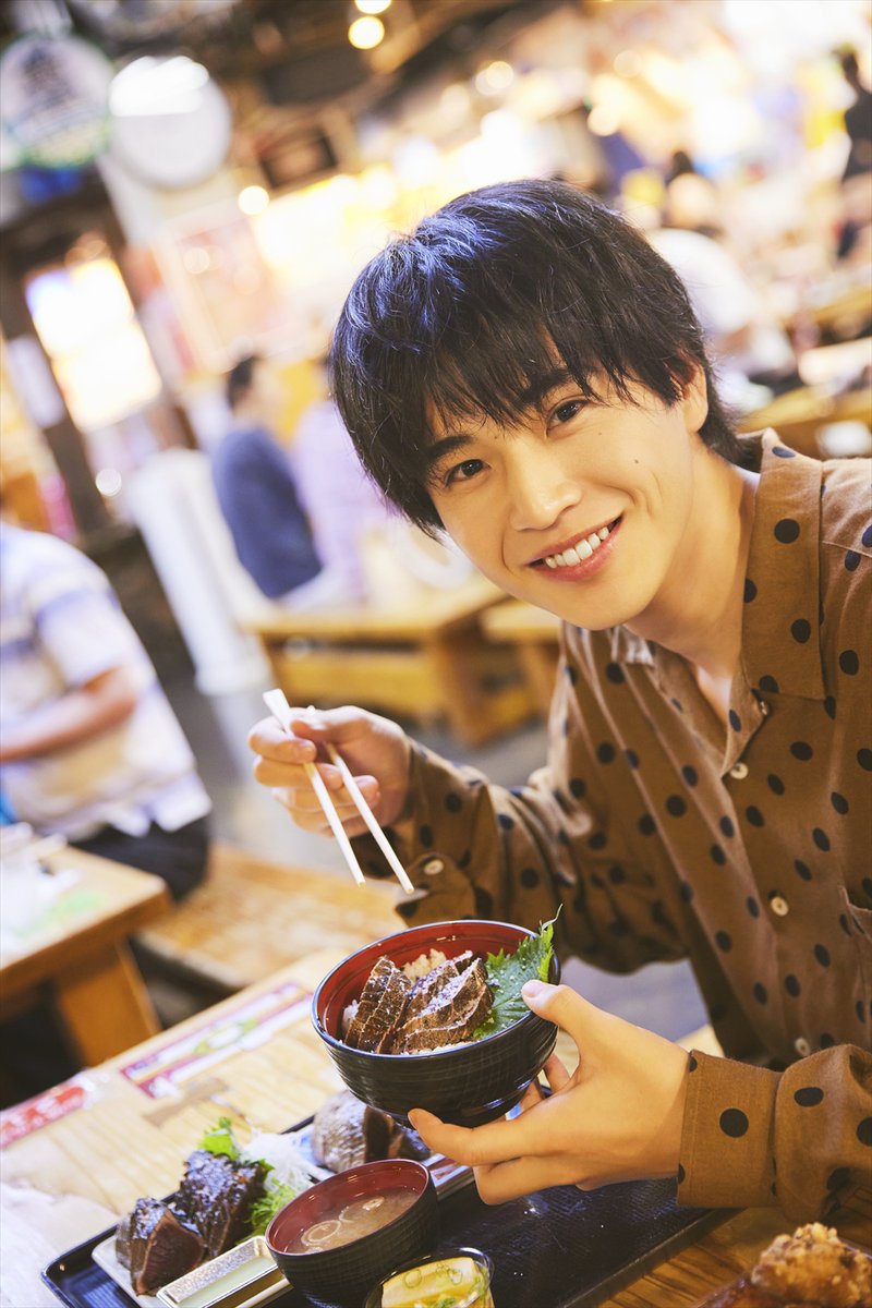 oricon's tweet photo. 中沢元紀、連載『日々燦々』単行本化❗️
⠀
俳優人生のターニングポイントとなった
朝ドラ『あんぱん』舞台の高知県も追加🍃
⠀
✍🏻コメント全文
「ご褒美のような撮影をさせていただきました」
https://t.co/CJiJNAXYmb
⠀
📚️発売記念イベント
12/12：東京、12/19：名古屋、12/20：大阪 https://t.co/DKZysdE0Ey