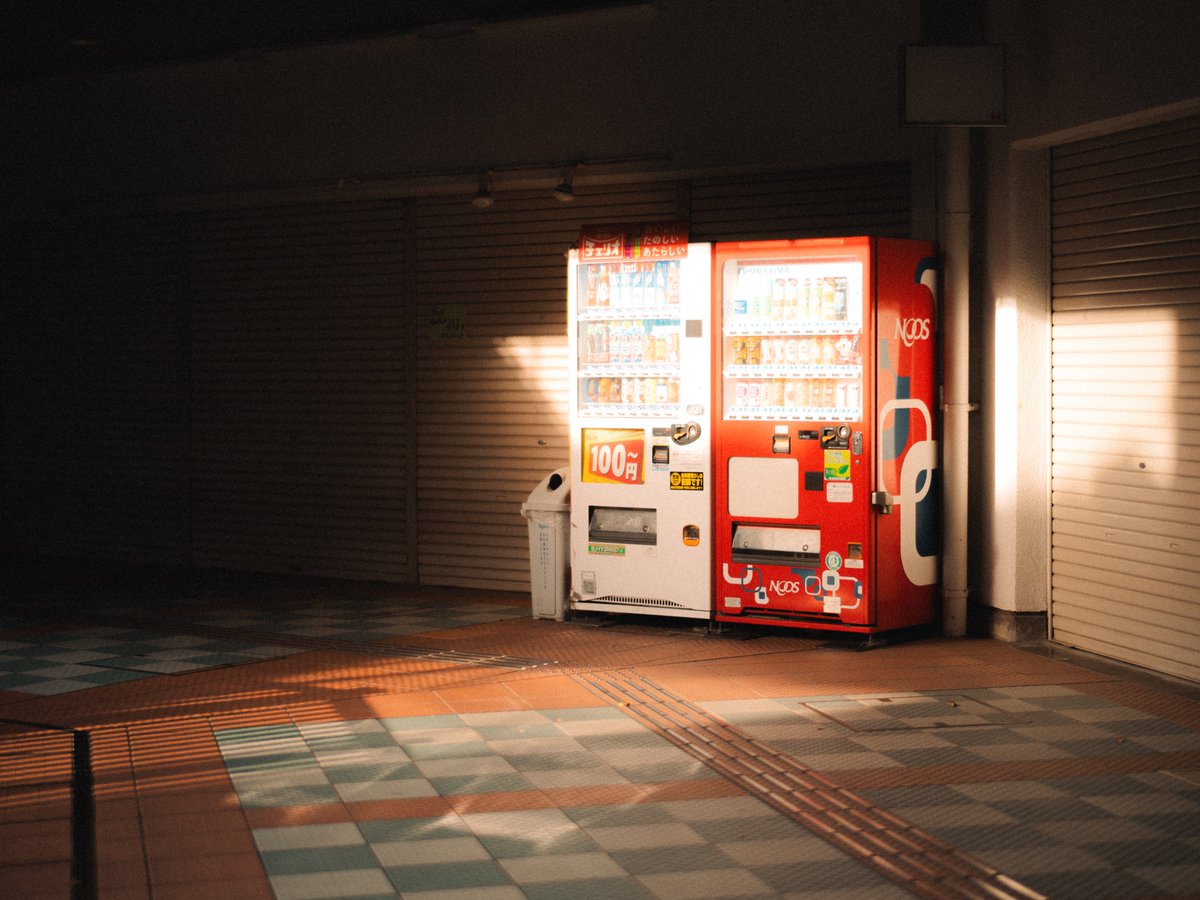 meeeetsu's tweet photo. あの頃は夕方が嫌いだった。 https://t.co/l5KEqkVM95