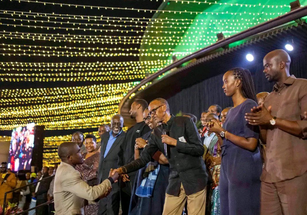 NDANDAMBARA_1's tweet photo. ☹️🇷🇼✊Ayamavuta nasizwe na Mucuti wanjye Nyakubahwa Afande PAUL KAGAME!Nzahangana nuwariwe wese uzashaka kuyankuraho!2026_2029 Mw'Izina ry'IMANA ishobora Byose,Sinzemera gupfa nk'imbwa Kandi narahawe aka gaciro mu2024 Nyuma y'Imyaka7 ndwana no kugera imbere yuyu Mucunguzi w'Aba🇷🇼 https://t.co/5mwkjEFEpv