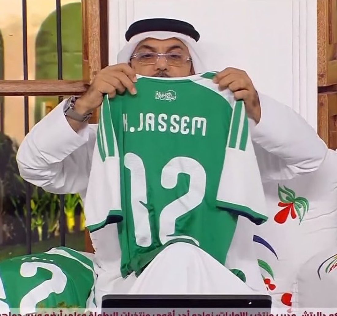 DRMOHDALSA3DI's tweet photo. في سجلات المحبين
هناك عشاق للكيان 
وهناك متيمين بمن يعشقون الكيان
كان ومازال #الاهلي 💚🤍
هو القادر على ان يصيبك بالجنون
فتحب مسيرته وتصبح مغرما بوفاء محبيه
ضربوا اروع المثل في اللحظات العصيبة
قبل النخبوية الخالدة
وكنا على ذلك شاهدين
المجد كل المجد للون الحياة 💚🫡 https://t.co/Px6ZPQqhFx