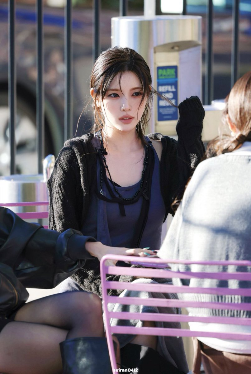 nuzzing's tweet photo. 뭥미;;
송혜교랑 신세경 왜 같은그룹이야? https://t.co/BYgW9gr0MH