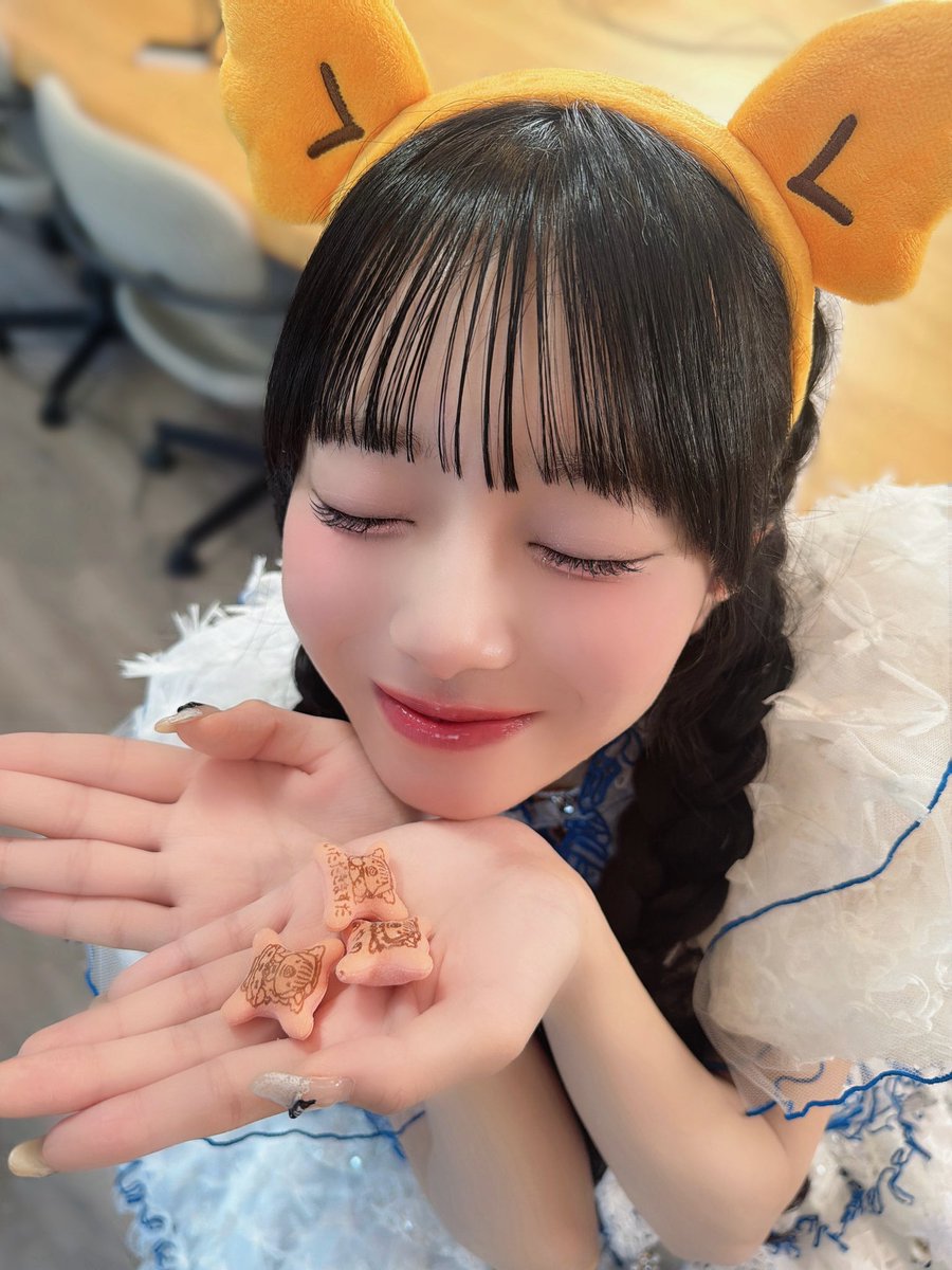 ayano_cs0526's tweet photo. コアラのマーチ きゅーてぃーいちご🐨

本日発売になります！嬉しい〜！！！

夢みたいなお知らせすぎる 、、ぜひ
見つけてほしいなGETしてほしいな
すぎます ... ！限定のパッケージ &amp; 💭
ビスケット絵柄も沢山楽しんでね♩❤︎

きゅーすともみんなで開封したよ🐨❤️ https://t.co/hbsikLwrso