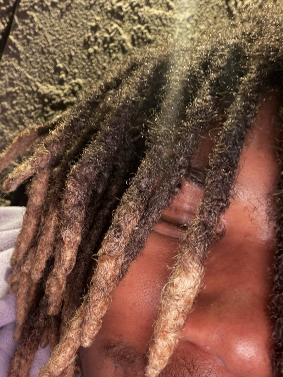 feen4pussi's tweet photo. high asf buh goodnight u guys 👽 https://t.co/glbfQefVxG