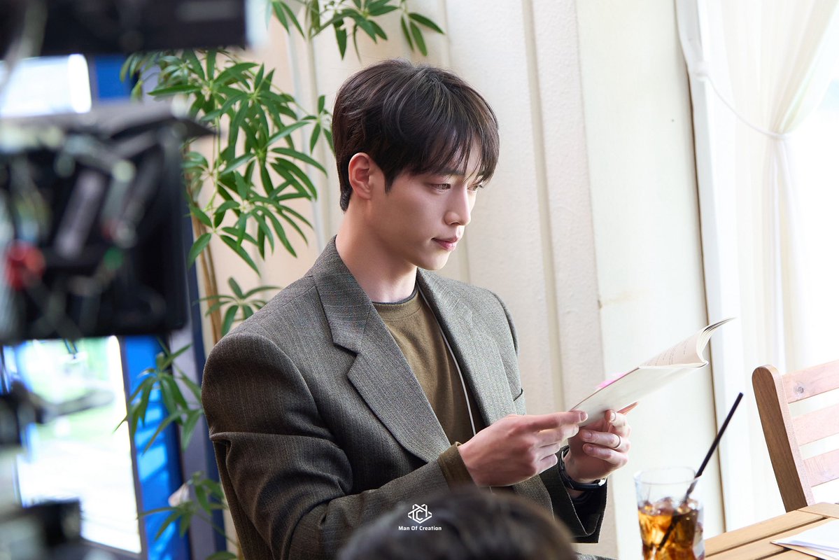 manofcreation0's tweet photo. #MOCHIND [#서강준]

호야 안아｡｡ 호야 지켜｡｡
주말아 빨리 와｡｡｡₍ ·_·₎🪄

5-6회 비하인드 스틸 보면서
이번 주 너다연도 기대해 주세요☺️

#SEOKANGJUN
#너말고다른연애 #ALoveOtherThanYours https://t.co/EZ4Bh6JRA4