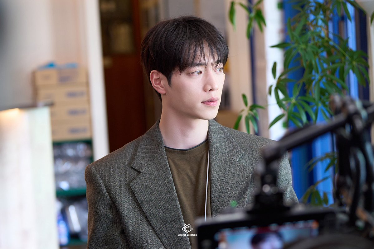 manofcreation0's tweet photo. #MOCHIND [#서강준]

호야 안아｡｡ 호야 지켜｡｡
주말아 빨리 와｡｡｡₍ ·_·₎🪄

5-6회 비하인드 스틸 보면서
이번 주 너다연도 기대해 주세요☺️

#SEOKANGJUN
#너말고다른연애 #ALoveOtherThanYours https://t.co/EZ4Bh6JRA4