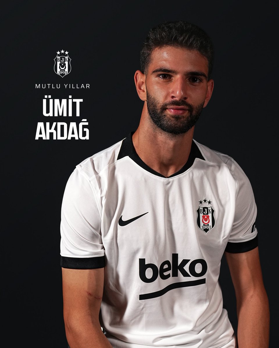 Besiktas's tweet photo. Bugün futbolcumuz Ümit Akdağ’ın doğum günü. 🎂

İyi ki doğdun Ümit, mutlu yıllar. 🎉 https://t.co/A53GXnklUy