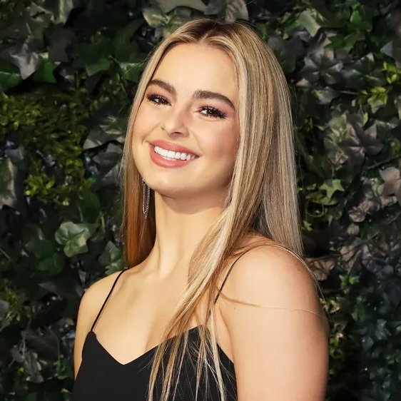 celebcrush4922's tweet photo. Happy Birthday Addison Rae 🎂🎊
#HappyBirthday #Addison #Rae #AddisonRae #HappyBirthdayAddisonRae https://t.co/JM3hpRPyYZ