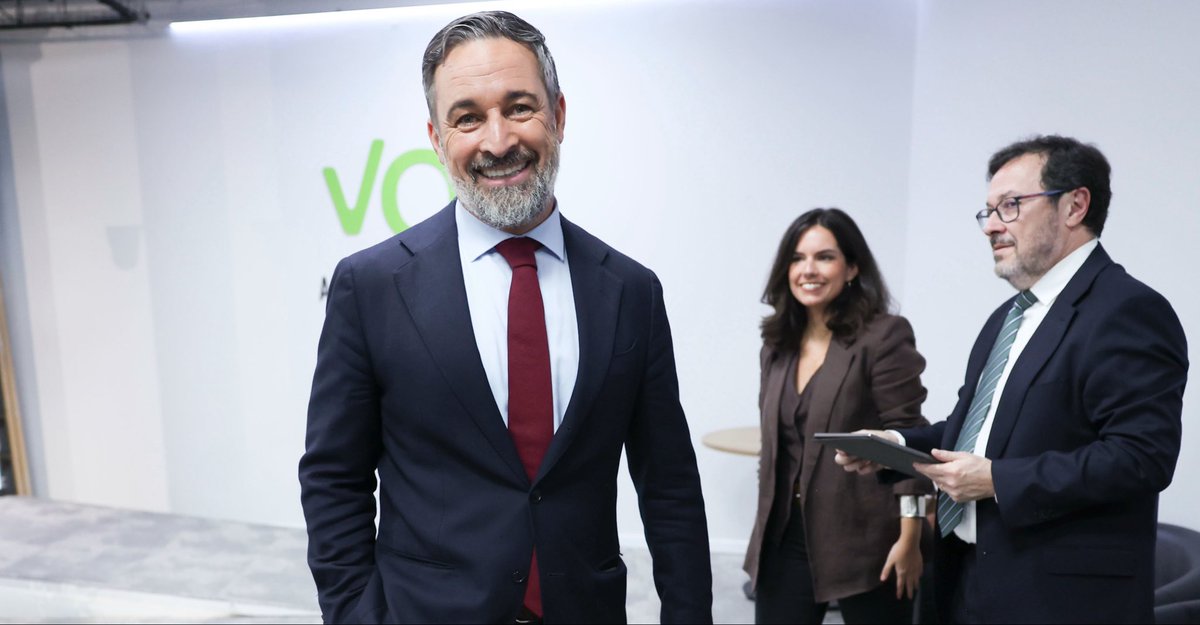 electodatos's tweet photo. ‼️🥦VOX está por encima de los 70 escaños en los 📊trackings internos del 🌹PSOE.

‼️1 de cada 4 votantes del💧PP se van a 🥦VOX. https://t.co/dJUPrkLUWw