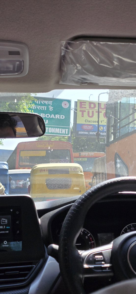 Sunilpahlwan's tweet photo. आज लखनऊ में बहुत जाम है,  लगभग कहीं घंटों से ���

ये जाम वाली स्थिति अब सुधरना चाहिए। 

#lucknow #luckhnowpolice https://t.co/1QGVinrtKt