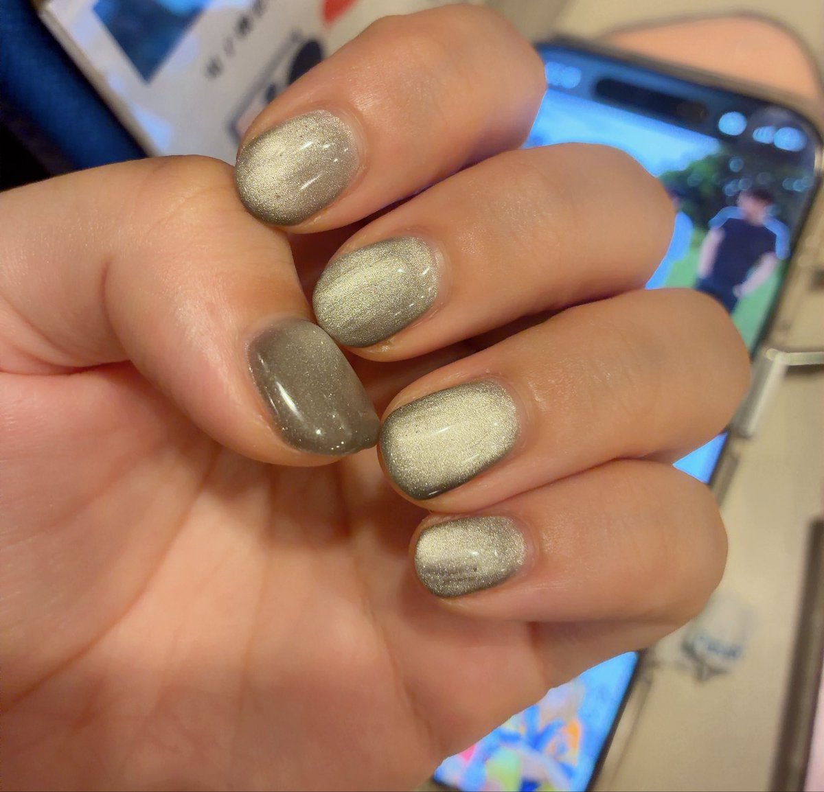 sharekn__aoi's tweet photo. おうちで暇すぎてネイルした💅
そしてその後もとても暇だったのでおさんぽにきている https://t.co/ONunfdXnQH
