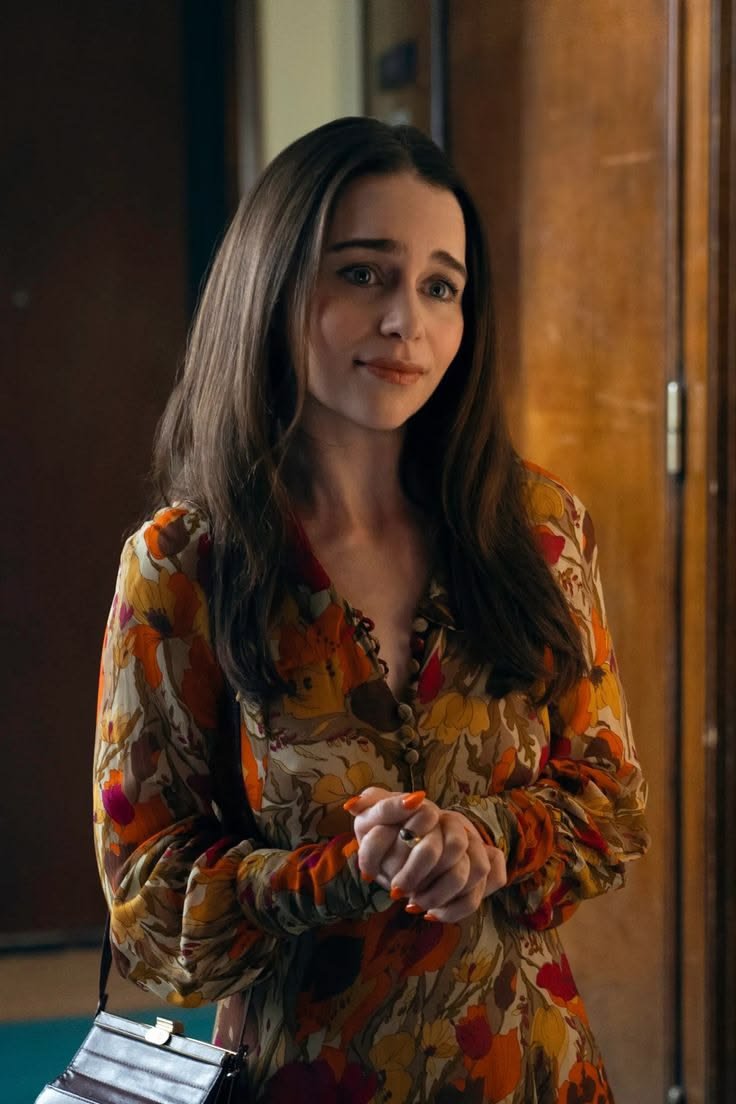 EmiliaClarkeDm_'s tweet photo. Dreams don't come with guarantees. They require patience, sacrifice, rejection, uncertainty, and sometimes starting over. But there's something beautiful about pursuing something that matters enough to you that you're willing to keep trying. https://t.co/e8qJ90OrWs