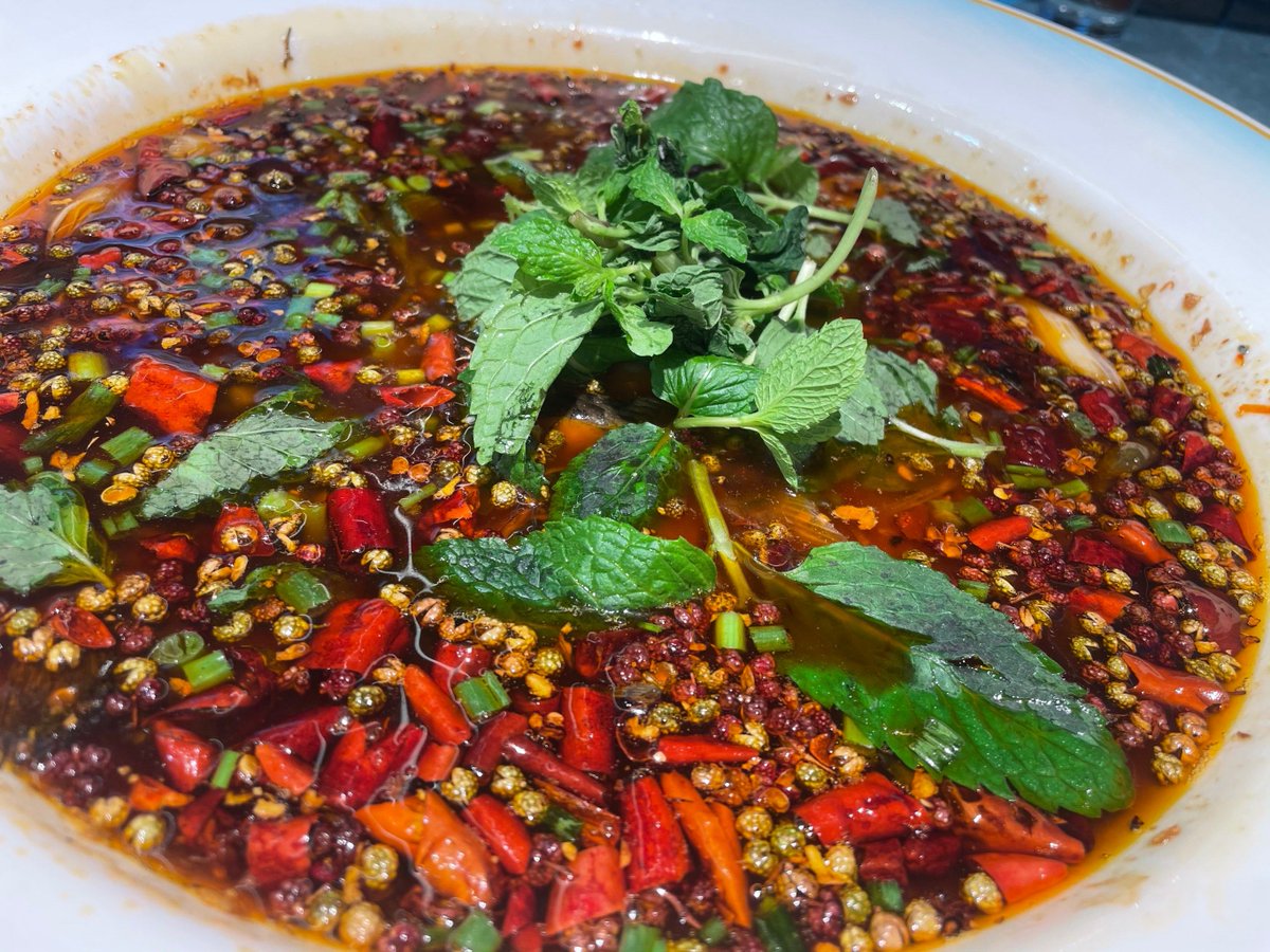 CarolPerryk2pg's tweet photo. Making a special Sichuan dish with pickled chili (渍椒) and a pinch of rare spice from ancient charm—watching ingredients come together slowly. ， https://t.co/I9l324xoG8