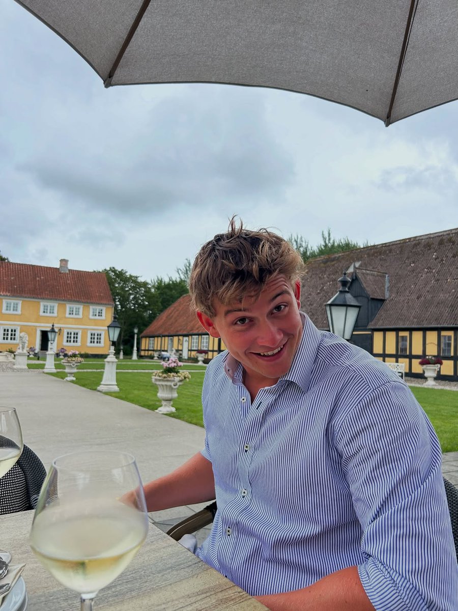 BrandySumecr2's tweet photo. Sidste sommer på Fyn, inden jeg bliver en lille jyde🥲 #visesOB 💙 https://t.co/Pw51dUINH3