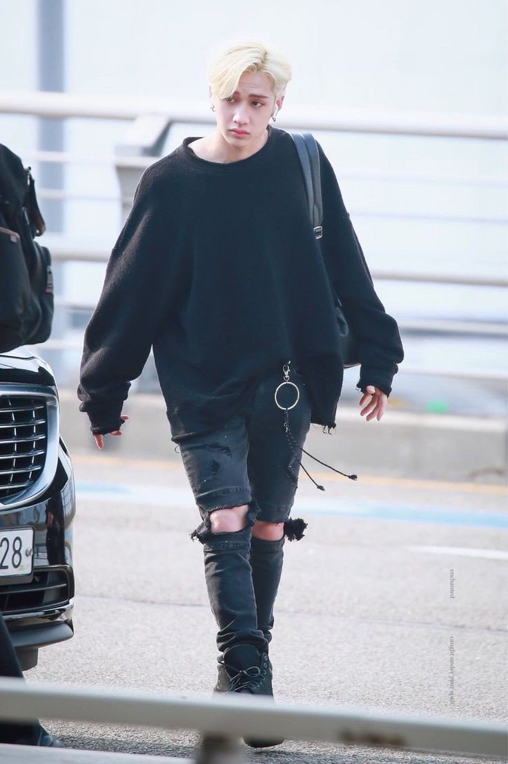 havenbcb's tweet photo. pixies got too brave while spreading their narrative so i had to stoop to their elementary school level. here's chn promoting B&amp;O BEFORE your fav and here's also him with long blond hair before your fav. both things you all accused him of stealing. who's the leech now? https://t.co/TtDi805vp9