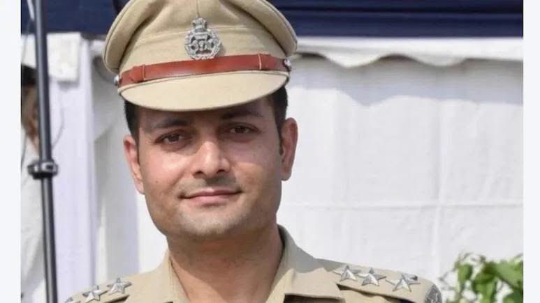 GuptaPragnya's tweet photo. This is ACP Vivek Bhagat who was rewarded with a promotion soon after he groped and molested a woman protester Rozy at Jantar Mantar. 
This is no accusation as his act is recorded and evidence caught on the CCTV camera. 

This Delhi Police Representative Accused Of Sexually Harassing A Woman is probably now the pride of the Delhi Police Force.

Date of alleged sexual harassment:- 3 October 2026.
Date of promotion:- 5 October 2026. 

This is the peak of Delhi Police’s notoriety. They are directly reporting to Union Home Minister Amit Shah and therefore it’s but obvious they be called A Goon Force of BJP rather than Delhi Police Force. 

#DelhiPolice #JantarMantar 
#VivekBhagatShameOnYou 
#GyaneshKumarResign 
#SIR #BJP #ECI