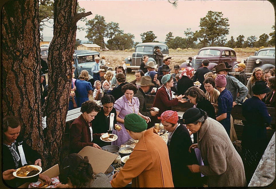LRonLacy's tweet photo. In #OCTOBER 1940
‘Serving up the #barbeque at the Pie Town, New Mexico, Fair’ Color transparency by #RussellLee (1903-1986) #FarmSecurityAdministration
Oct. 1940
#PieTown #NewMexico #homesteading #homesteaders #farmers #farmlife #countryfair #festival #colorphotography https://t.co/bbRKQ3MjFY