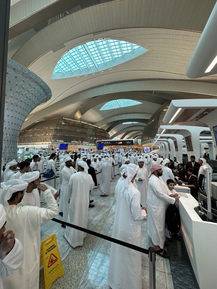 saifcaio's tweet photo. مطار زايد - مطار دبي 

الله لا يردكم خايبين 🇦🇪 https://t.co/xHENKhThPY