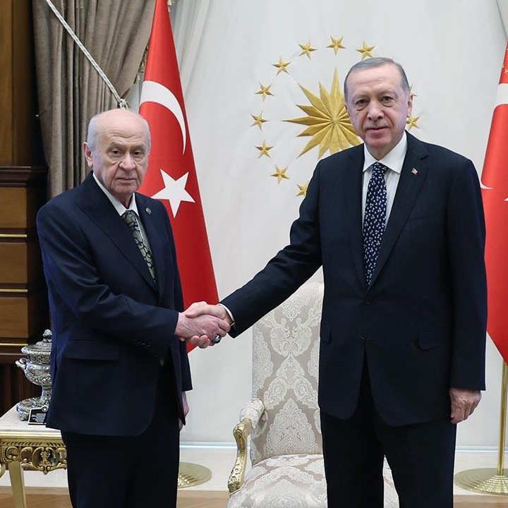 darkwebhaber's tweet photo. Devlet Bahçeli: Cumhurbaşkanı Erdoğan'ın bir kez daha aday olması için Meclis'te seçimlerin yenilenmesi kararı alınmalıdır.

Erdoğan 3. kez aday olmalı ve bir kez daha seçilmelidir. https://t.co/qMoe6qSLv2