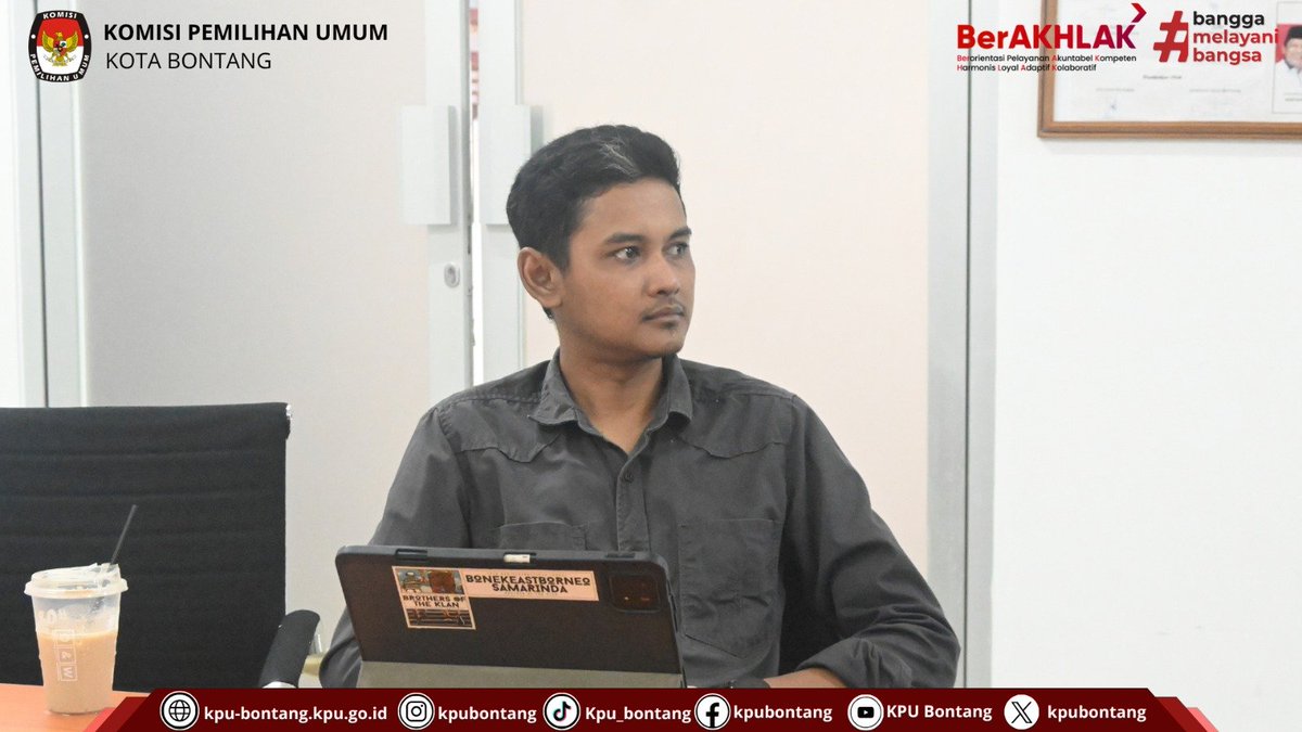 kpubontang's tweet photo. Rekapitulasi Penanganan dan Pelaporan Penerimaan Gratifikasi serta Monitoring Media Sosial di lingkungan KPU Kota Bontang periode bulan September 2026 di ruang Media Center, Kantor KPU Kota Bontang, Selasa (6/10/2026).

#kpumelayani
#kpubontang https://t.co/TZlhpYo8jk