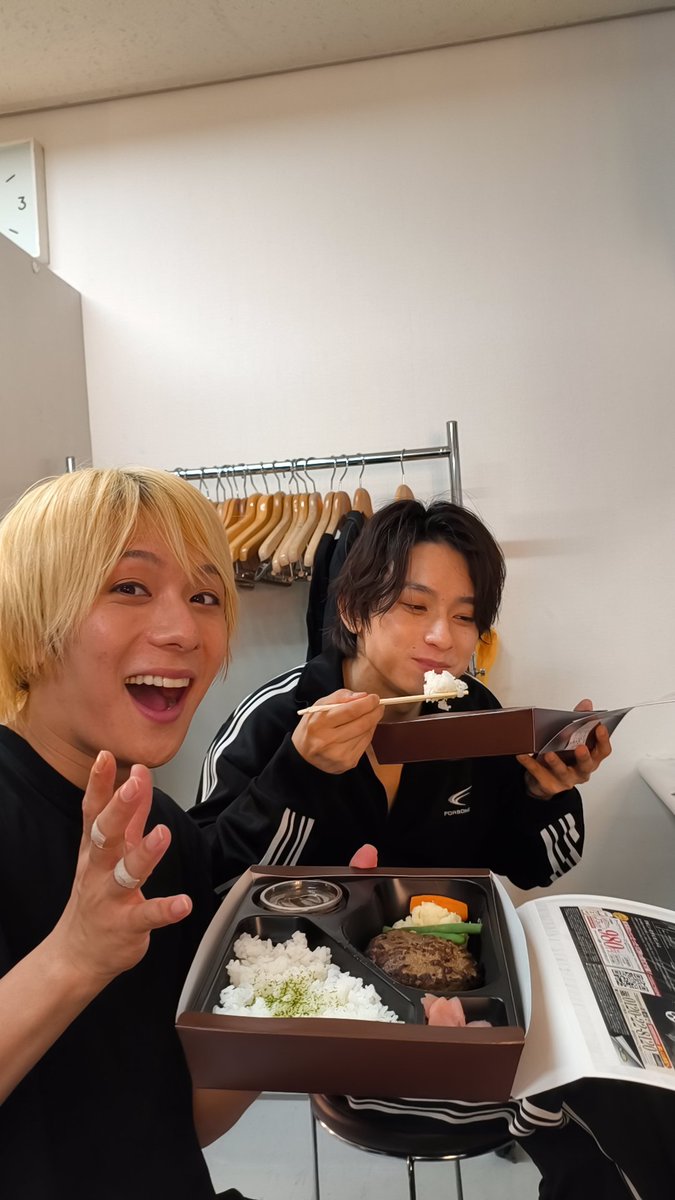 ekdjm_heihachi's tweet photo. FUNTOCAST
ミート矢澤のお弁当！
こんなに美味しそうに食べる
#橋本祥平
#永田聖一朗
応援してくださった方ありがとうございます！

お肉が美味いと米が倍美味い！

#アンドレ
#アンクロ https://t.co/9lML7EzG23