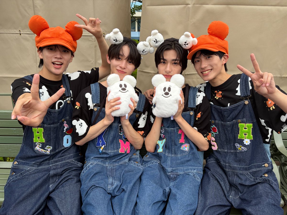 iiondo_official's tweet photo. 🔸お知らせ🔸

/／
『ニコ☆プチネット』に
三村航輝・畑駿平・髙橋夢人・大野遥斗の4人が登場！
\＼

ディズニーハロウィン特集を取材させていただきました📝
パレードや限定フードを満喫しています🎃

ぜひチェックしてください👀
🔗https://t.co/H0x3znHSJI

@nicopuchi_info 

#ディズニーハロウィーン
#iiONDO
#EBiDAN