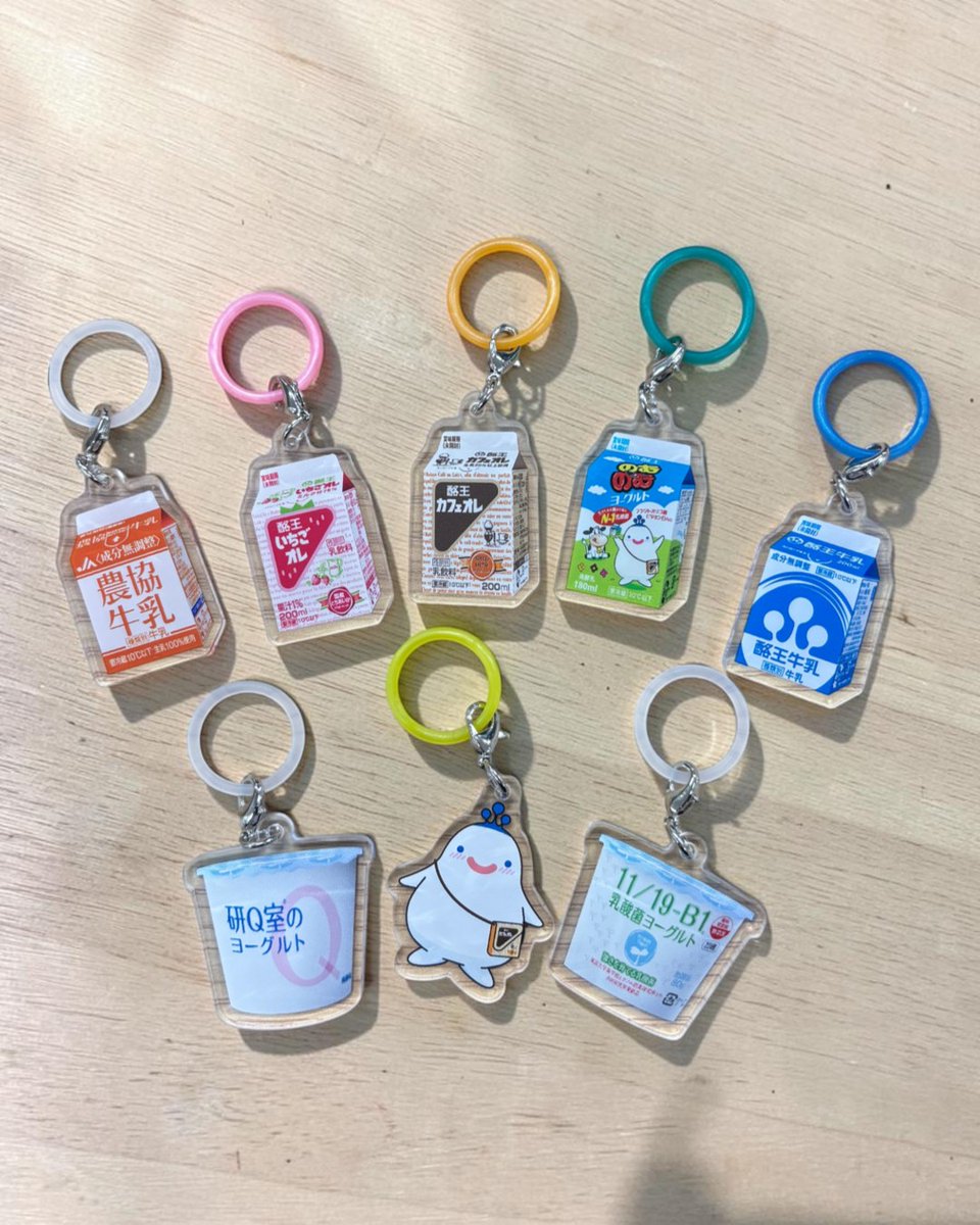 Rakuou_kyodo's tweet photo. 酪王オリジナルポイントチャーム登場✨
 
傘やペットボトルの目印にぴったりのチャーム！
 
酪王カフェオレやのむのむヨーグルト
らっくーなど
かわいいデザインが勢ぞろい🐮💗
 
酪王協同乳業まつりの
ガチャガチャに登場します！
 
📅10月10日（土）11日（日）
📍開成山公園
 
開成山公園へぜひ！🎉 https://t.co/ExDN9LJ2me