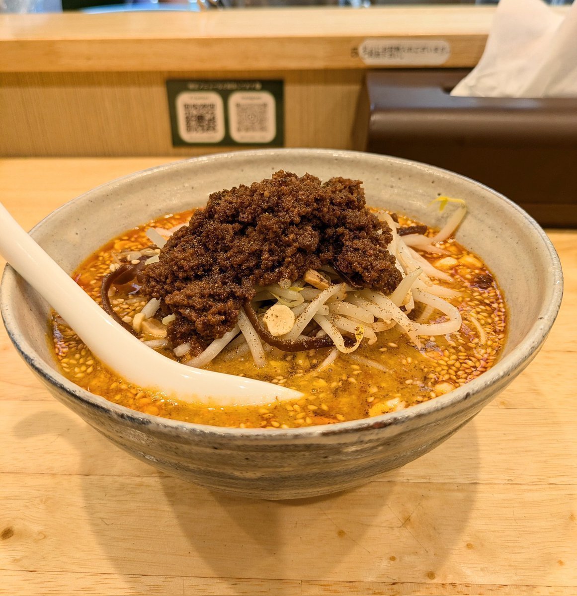 ryunotani8899's tweet photo. １０／６（火）
夜の部１８時からです
レギュラーそろってます🍜

数量限定
特級担々麺
激辛+100円
小ライス現金１５０円

担々麺に追い飯🥚🍚
現金350円

俺の炒飯🐣

※明日７日（水）昼のみ営業予定です
夜もお待ちしてます🍎 https://t.co/QKvH4enBZd