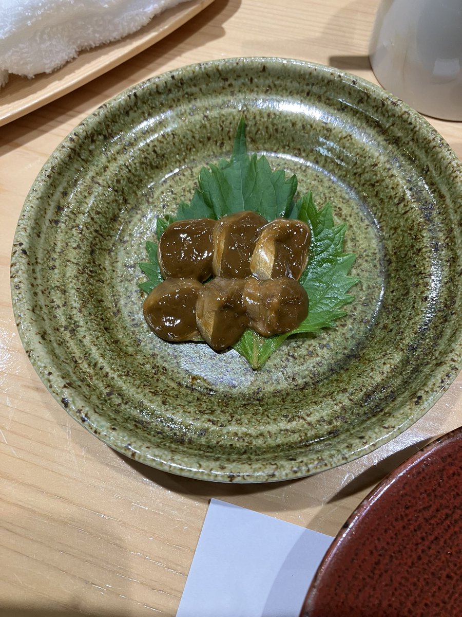 shi_no__cha_A's tweet photo. 今月のルーティン！
回らないお寿司屋さん
鮭のマリネ、うなぎの白焼き、イカわたヒレ酒🍶
美味しいかったです。 https://t.co/PnNMotlXeL