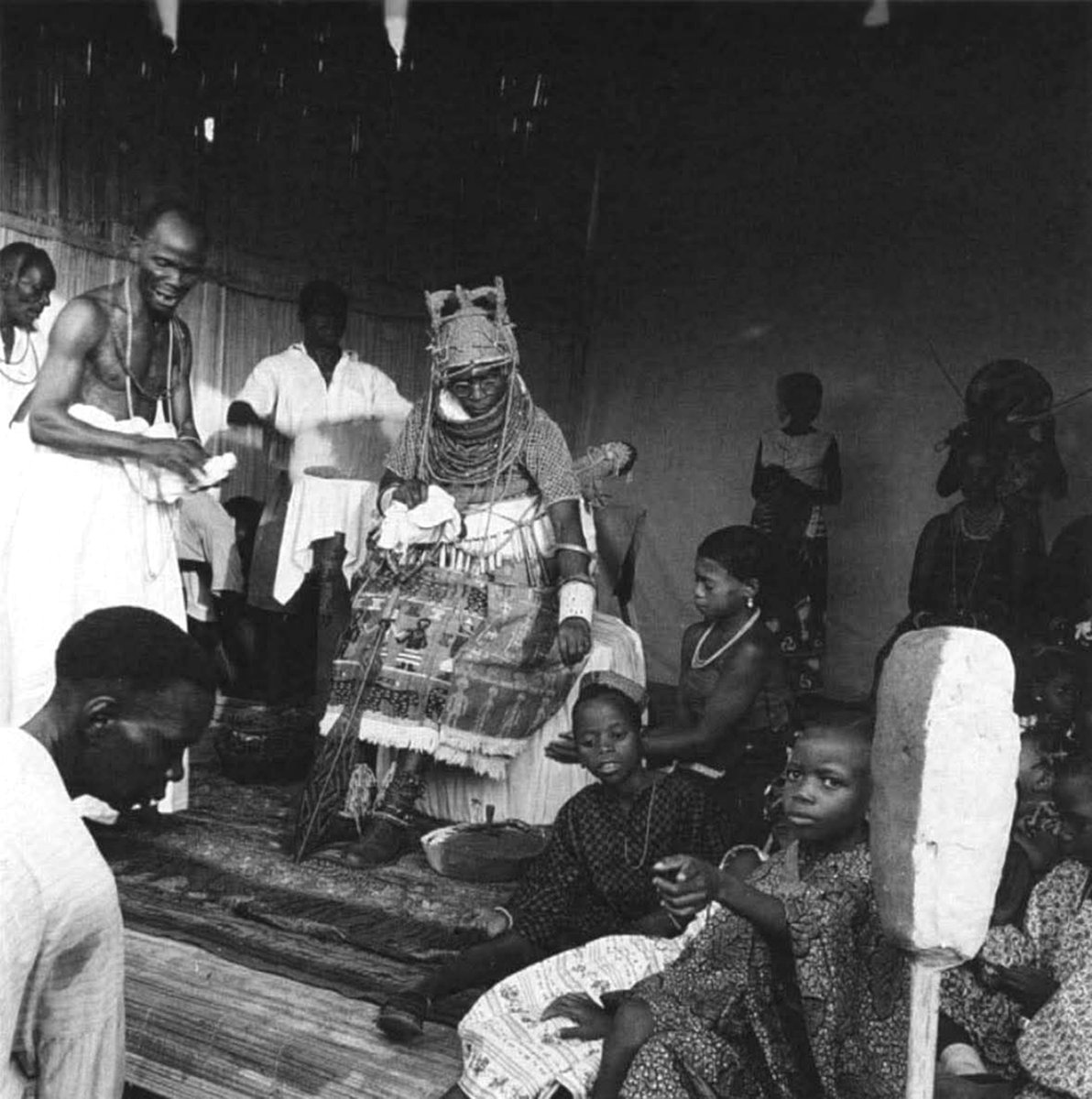 Edocentric_'s tweet photo. Òbá Akenzua ll,c.1933 to 1978.
The King in God skin_ https://t.co/BVpPzfpoaY