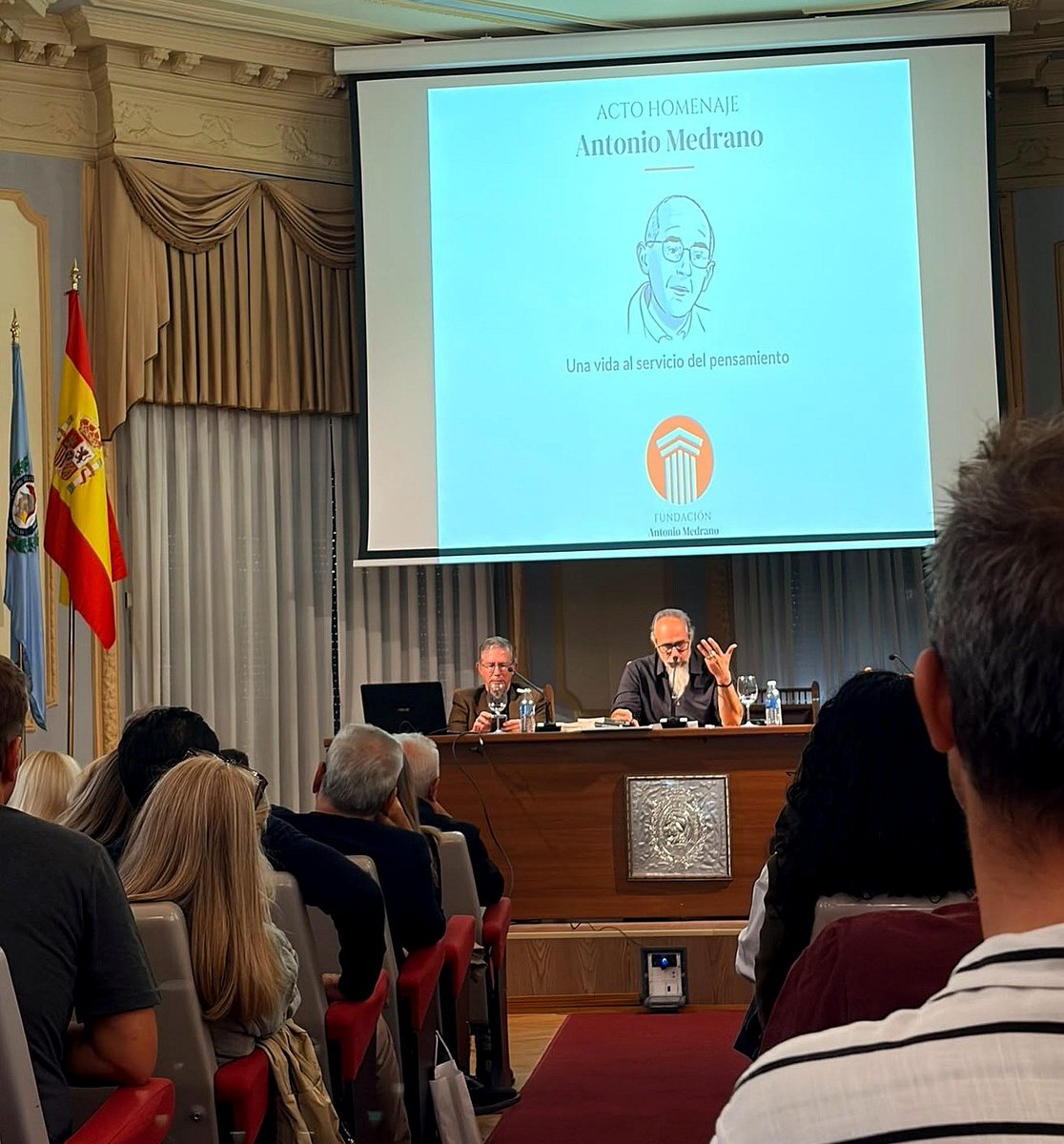 laforjayespada's tweet photo. LA LUCHA CON EL DRAGÓN Y LA VÍA DE LA ACCIÓN 

Este sábado pasado fue la presentación de la fundación Antonio Medrano. Un honor formar parte del proyecto.  Su obra y pensamiento es palanca de lucidez y fortaleza contra el mundo moderno. Alli estuvimos y ahí estaremos. Hay futuro https://t.co/6v9rtUxdCv