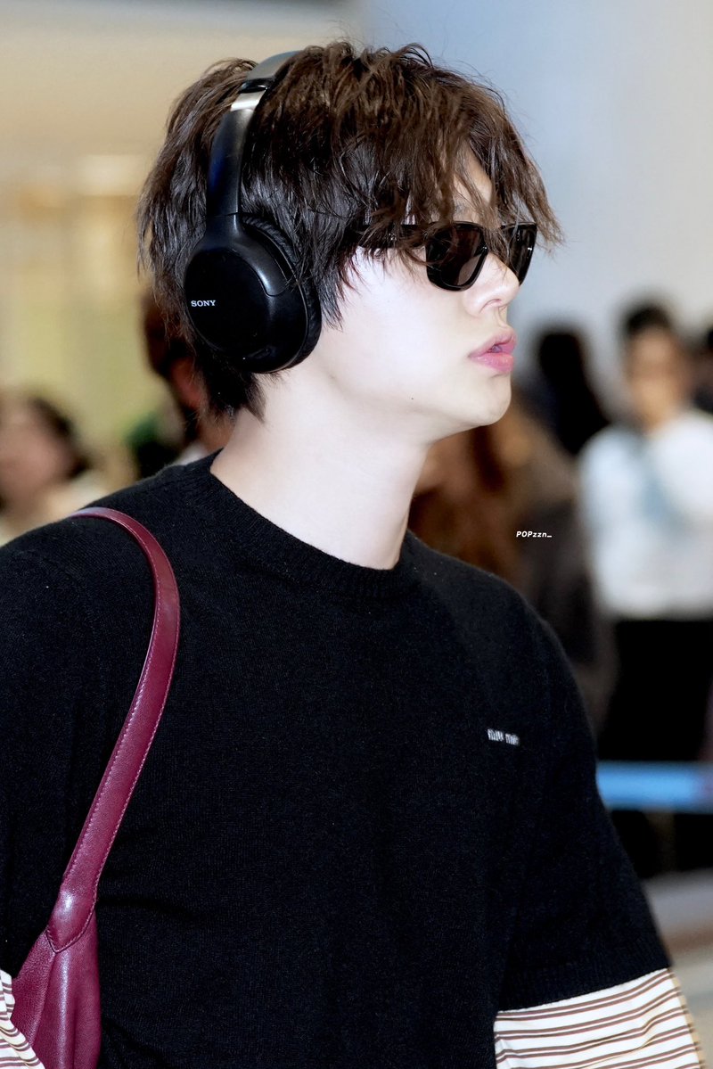 POPzzn_'s tweet photo. 261006 ICN

🖤🖤

#연준 #YEONJUN #ヨンジュン
#YEONJUNxMiuMiu #MiuMiuSS27
#투모로우바이투게더 #TXT https://t.co/RDG81TwvAm