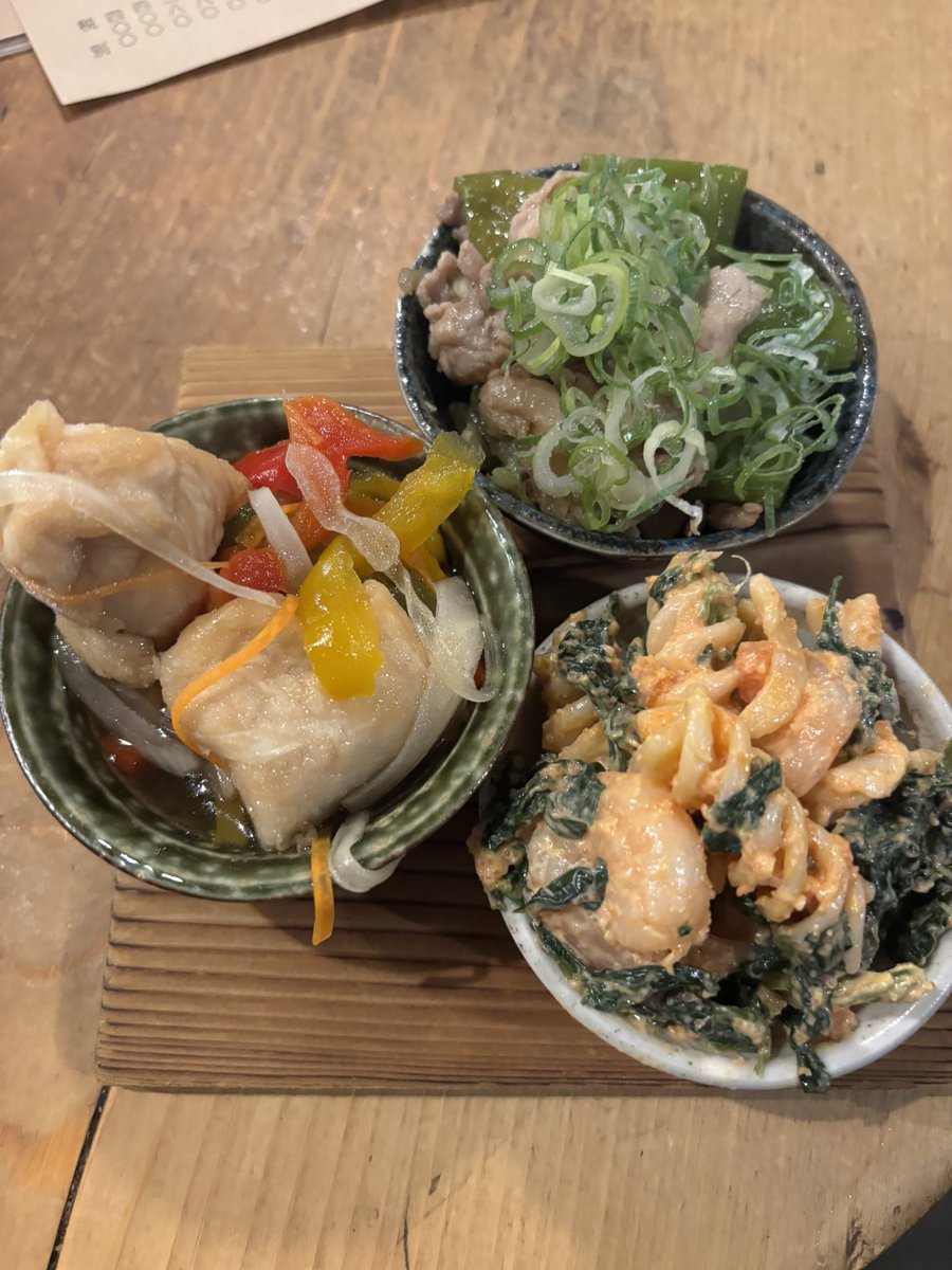 rdqovs's tweet photo. 最近難波の立ち飲みにハマりすぎて毎日難波おる。これ全部で500円なのとかほんまにすごい https://t.co/BUWbnVZQo2