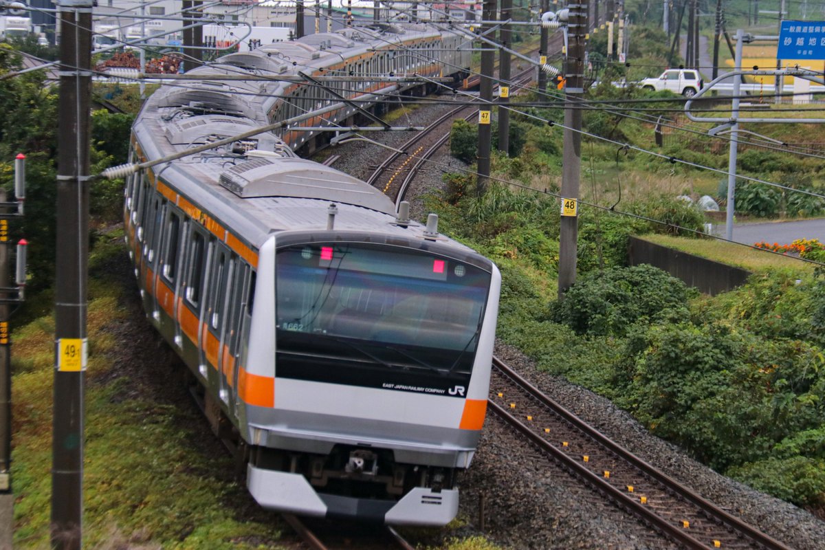 Motti0252507's tweet photo. 配9822M  E493系02編成+E233系P525編成+青662編成  AT出場配給  羽越本線  2026.10.6    昨晩から降っていた雨も上がり秋田での機器更新を終えた同編成が東京へと戻って行きました。道中お気をつけて。 https://t.co/dhrXW2H3VP