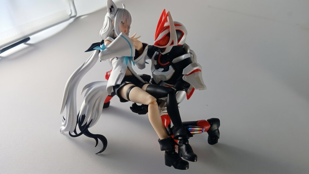 HHhellrising's tweet photo. #ホロリス特撮部
#白上フブキ
フブさんのFigma届いたらやってみたかった構図

めっちゃ苦労した草 https://t.co/vPcZZEtW6h