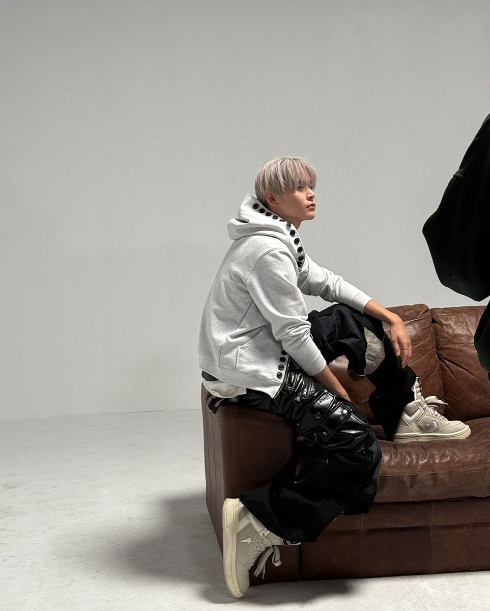 agentEUNSEOK's tweet photo. Tuesday's vibe. https://t.co/GzUI2ASZN3