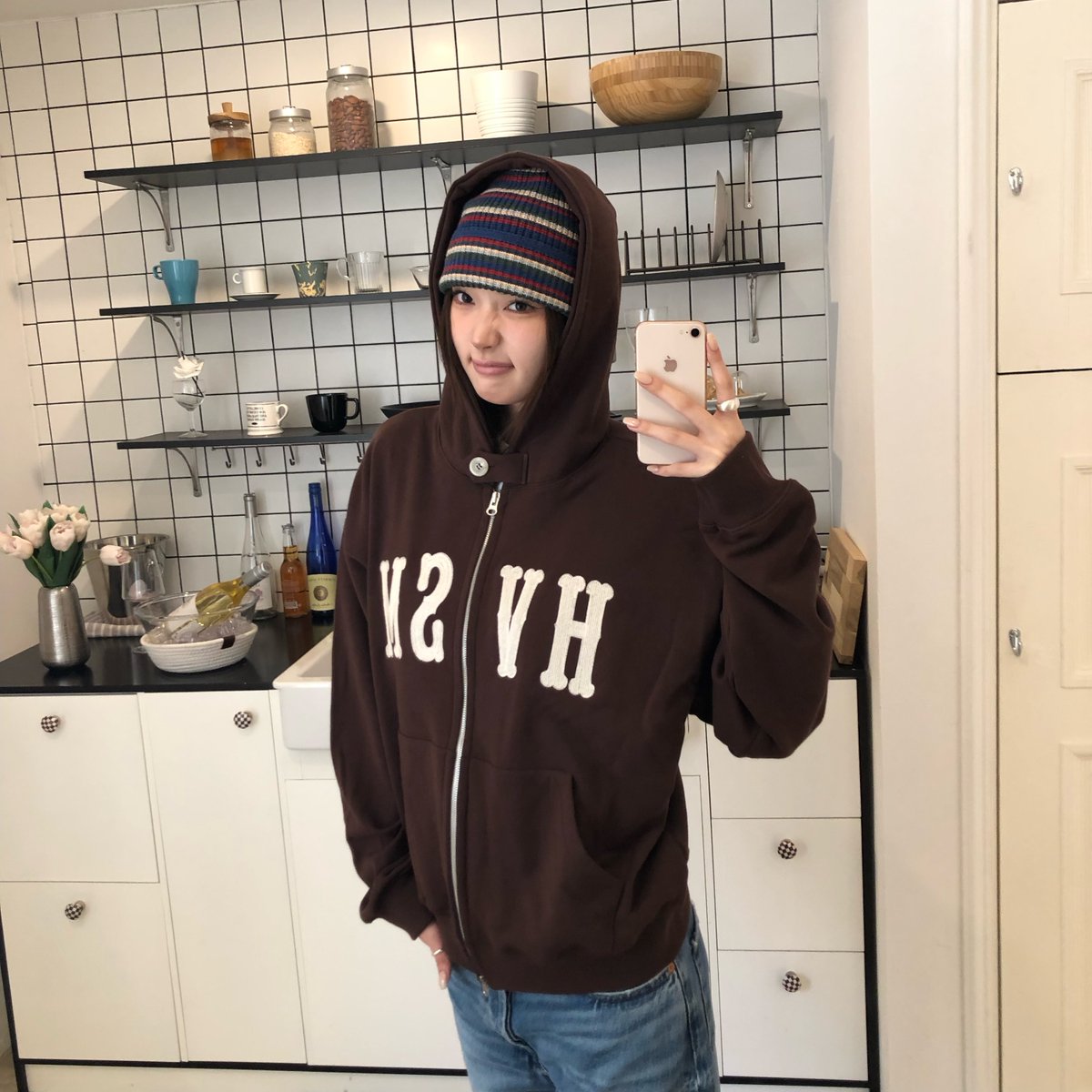 havism_official's tweet photo. 이번 FW신상 HVSM STITCH ZIP UP HOOD입니다!

배색 스티치 디테일이 포인트인 후드집업으로, 
총 5가지 컬러로 준비했어요. 
봄·가을에는 단독 아우터로, 추워지면 이너로 활용하기 좋아 손이 자주 갈 제품입니다.

혹시 입어보고 사진 남겨주실 분 계실까요…?! 
맘에 드는 컬러 남겨주시면 DM 보낼게요! 🥹
🌹