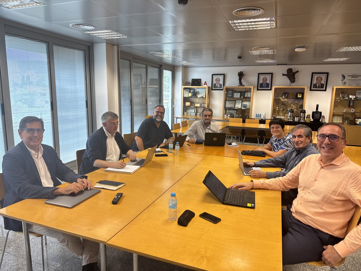 LaSalleBCN's tweet photo. La Salle Campus Madrid y La Salle – Universitat Ramon Llull seguimos avanzando en el Proyecto Universitario Distrital (PUD).🤝

Una comunidad universitaria en red que conecta ambos campus para transformar la sociedad desde la colaboración, la innovación y una misión compartida.🌟 https://t.co/OxNhydzndk
