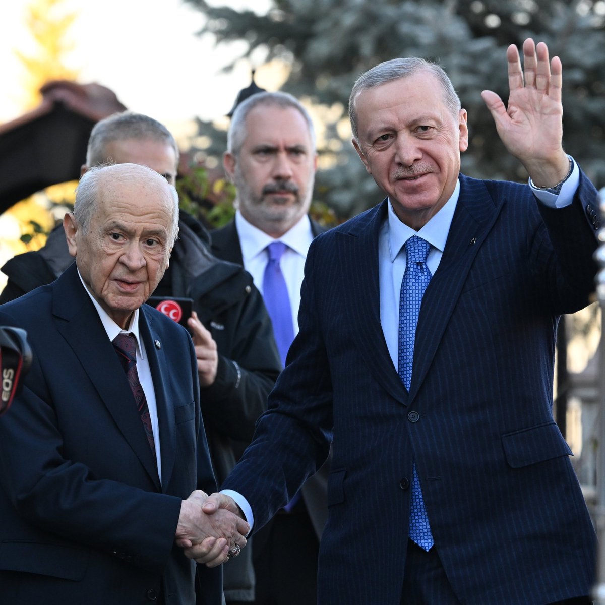 bosunatiklama's tweet photo. Devlet Bahçeli:

▬ Cumhurbaşkanı Erdoğan'ın bir kez daha aday olması için Meclis'te seçimlerin yenilenmesi kararı alınmalıdır.

▬ Seçim 2028 yılında yapılmalıdır. https://t.co/7LQ3mTWh6P