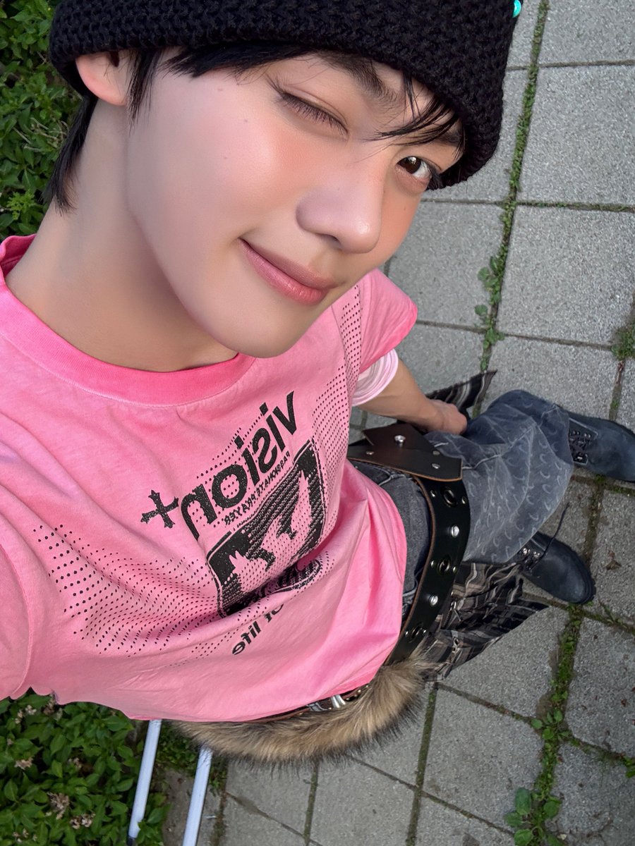 jebidoublelove's tweet photo. 261006 🐶💬 17:06 KST

📸 https://t.co/LQKQQJ8XUi