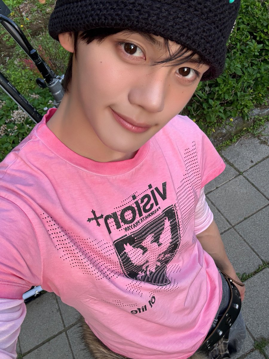 jebidoublelove's tweet photo. 261006 🐶💬 17:06 KST

📸 https://t.co/LQKQQJ8XUi