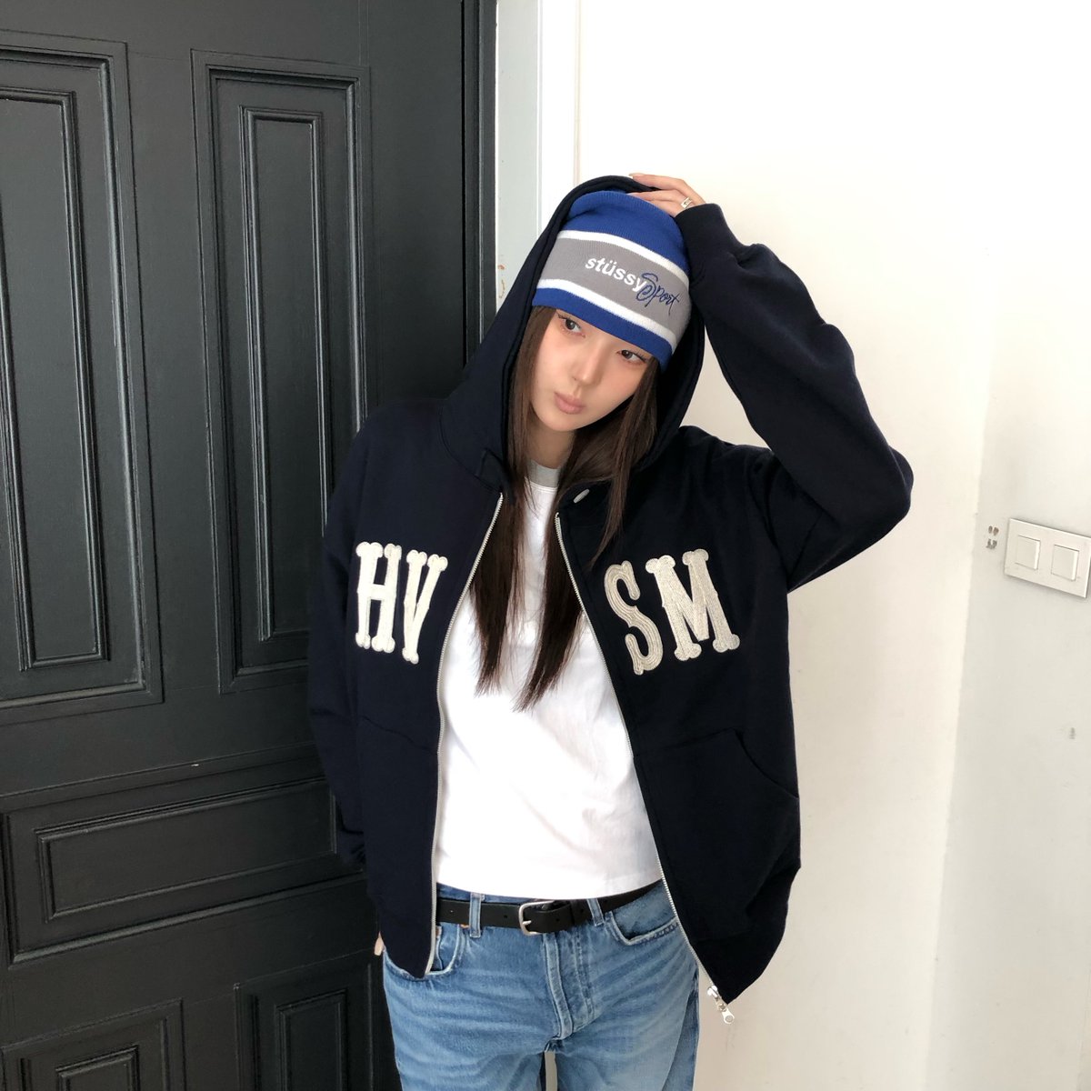 havism_official's tweet photo. 이번 FW신상 HVSM STITCH ZIP UP HOOD입니다!

배색 스티치 디테일이 포인트인 후드집업으로, 
총 5가지 컬러로 준비했어요. 
봄·가을에는 단독 아우터로, 추워지면 이너로 활용하기 좋아 손이 자주 갈 제품입니다.

혹시 입어보고 사진 남겨주실 분 계실까요…?! 
맘에 드는 컬러 남겨주시면 DM 보낼게요! 🥹
🌹